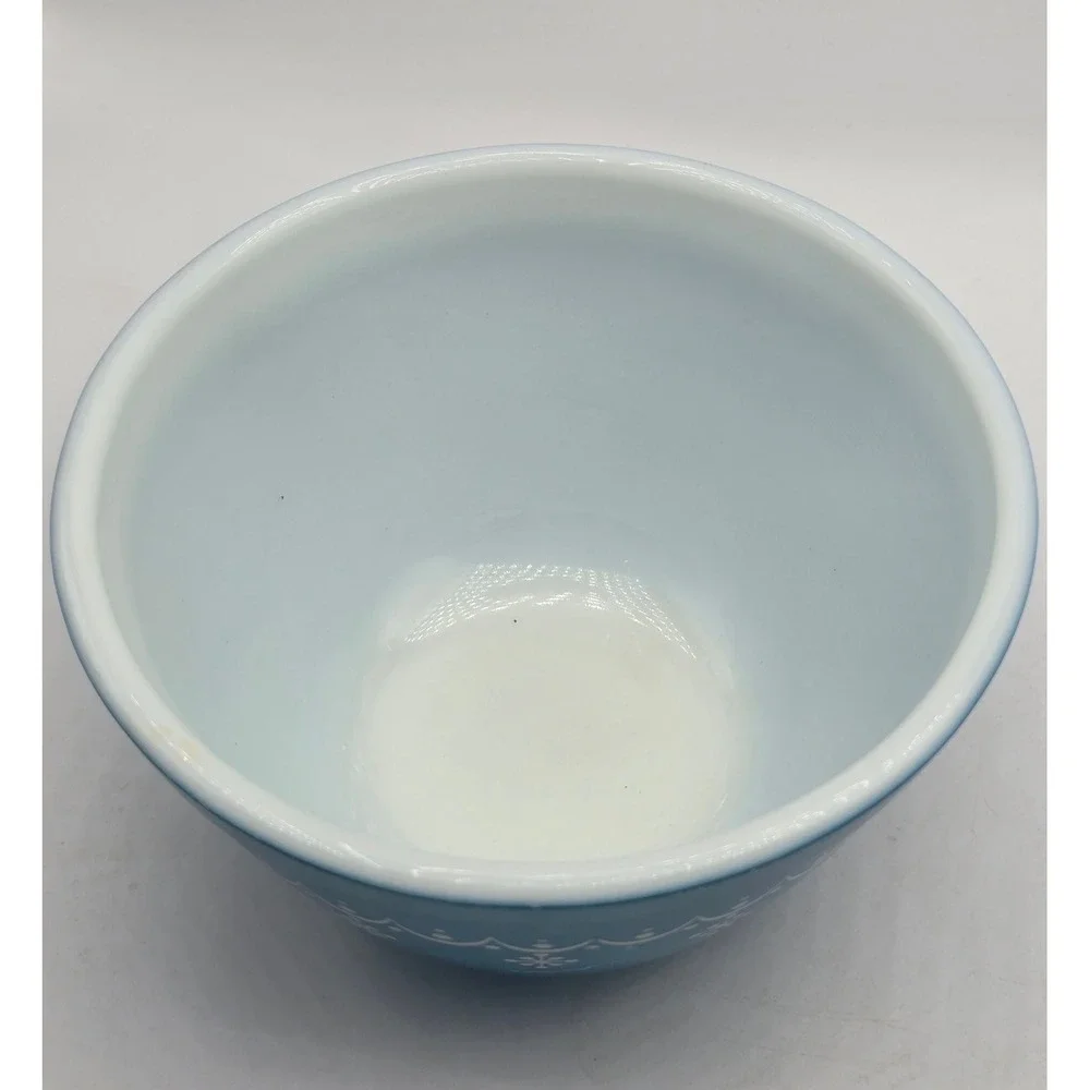 Vintage Pyrex Snowflake Blue 401 Mixing Nesting Bowl 1.5 Pint Turquoise Garland